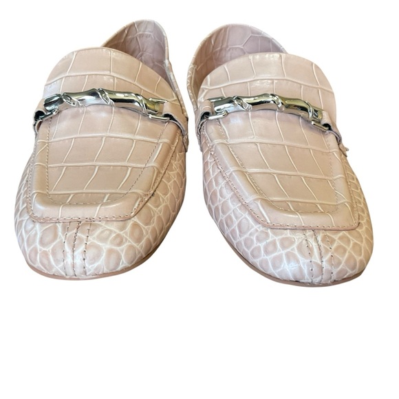 VINCE CAMUTO PERENNA EMBOSSED PINK LEATHER LOAFER - Picture 6 of 8